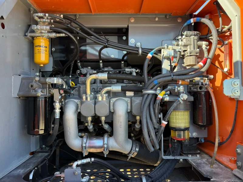 Багер Hitachi ZX 250 LC-7, снимка 8 - Индустриална техника - 53530641