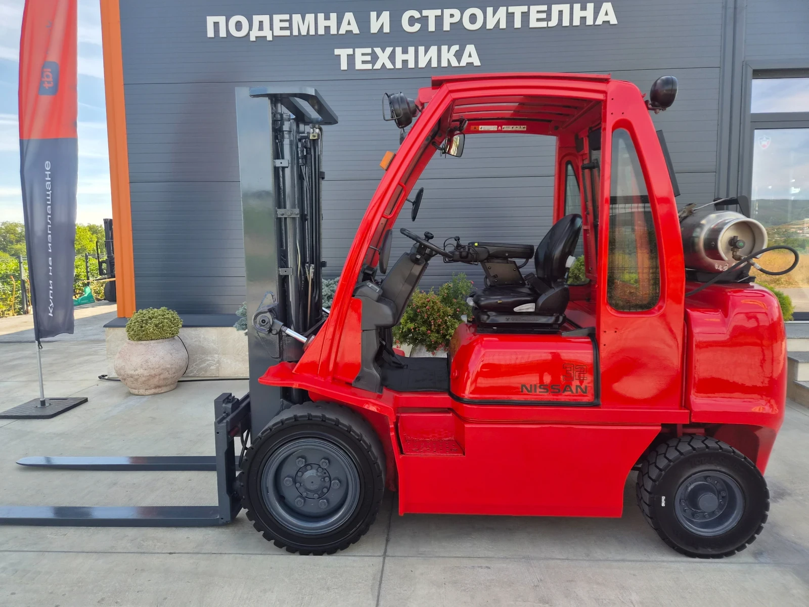 Мотокар Nissan 3.2 тона / ИЗРАВНИТЕЛ / ГАЗ / АВТОМАТ / ДЖОЙСТИК , снимка 2 - Индустриална техника - 51289266