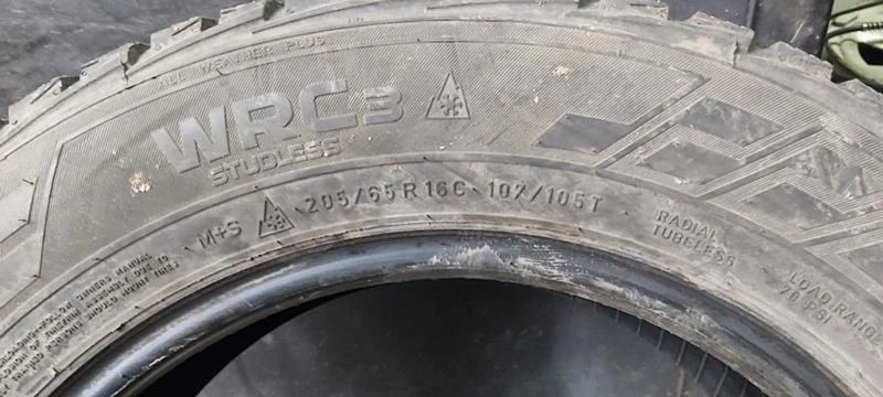 Гуми Зимни 205/65R16, снимка 5 - Гуми и джанти - 35607666