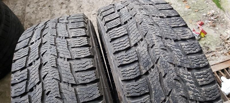 Гуми Зимни 205/65R16, снимка 2 - Гуми и джанти - 35607666