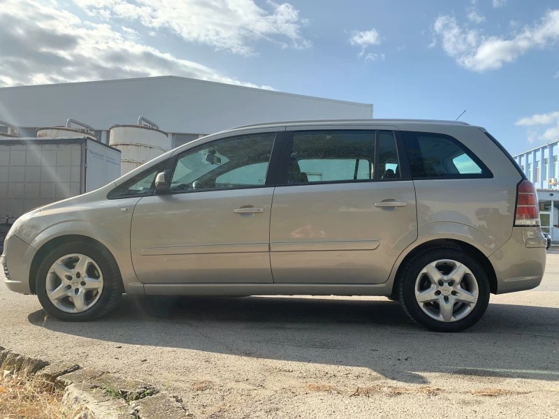 Opel Zafira купена от дилър в България, снимка 3 - Автомобили и джипове - 46900665