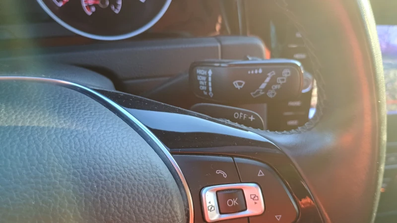 VW Golf 1.6 TDI, снимка 13 - Автомобили и джипове - 52821146