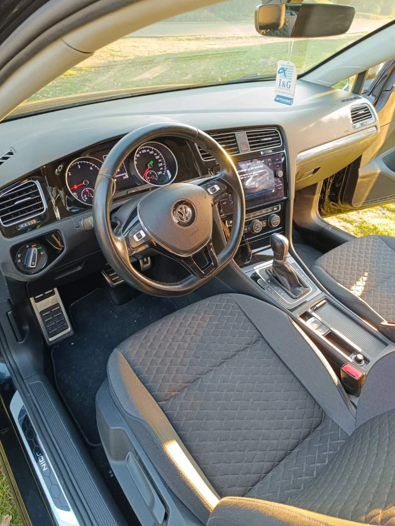 VW Golf 1.6 TDI, снимка 8 - Автомобили и джипове - 52821146