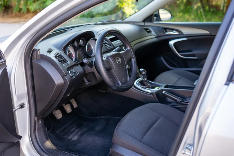Opel Insignia 1.8 РЕАЛНИ КМ, снимка 8 - Автомобили и джипове - 52568244