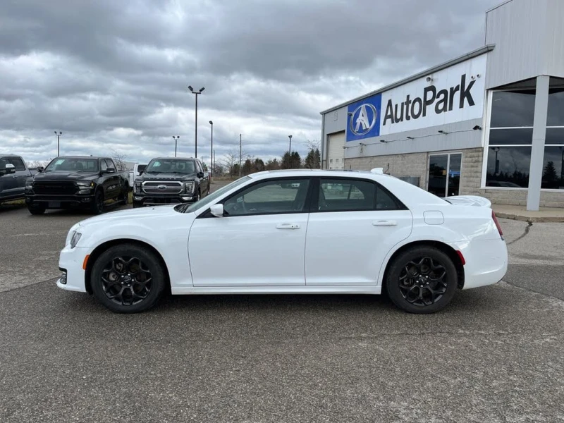 Chrysler 300c * АВТО КРЕДИТ* ЦЕНА ДО БГ * СЕРВИЗНА ИСТОРИЯ * , снимка 5 - Автомобили и джипове - 52594639