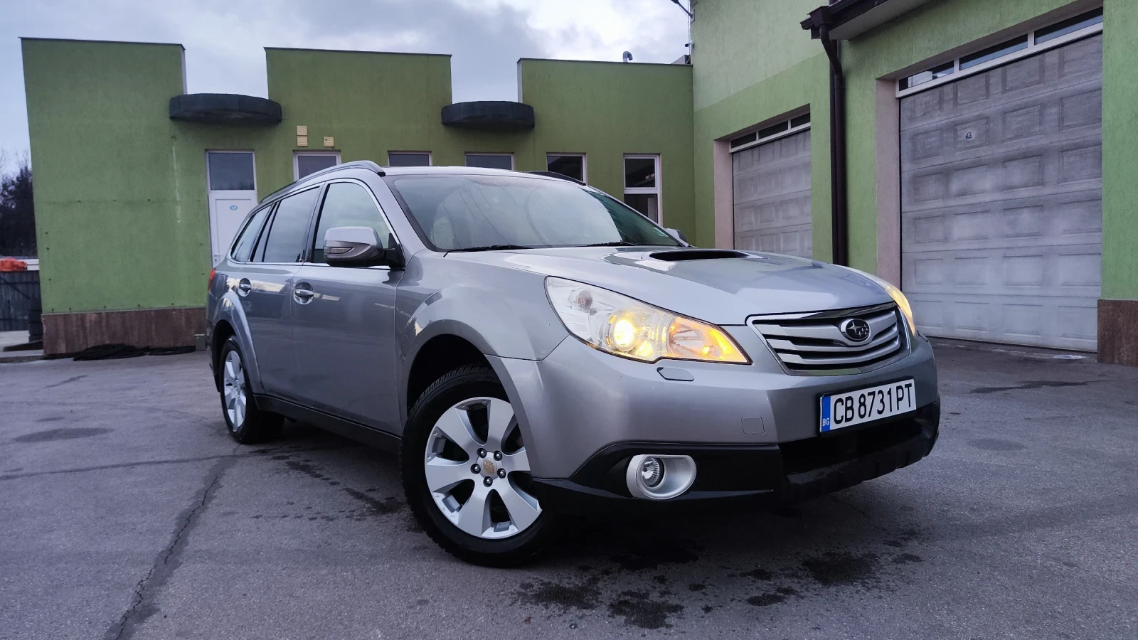 Subaru Outback 2, 5 автоматик газ, снимка 1