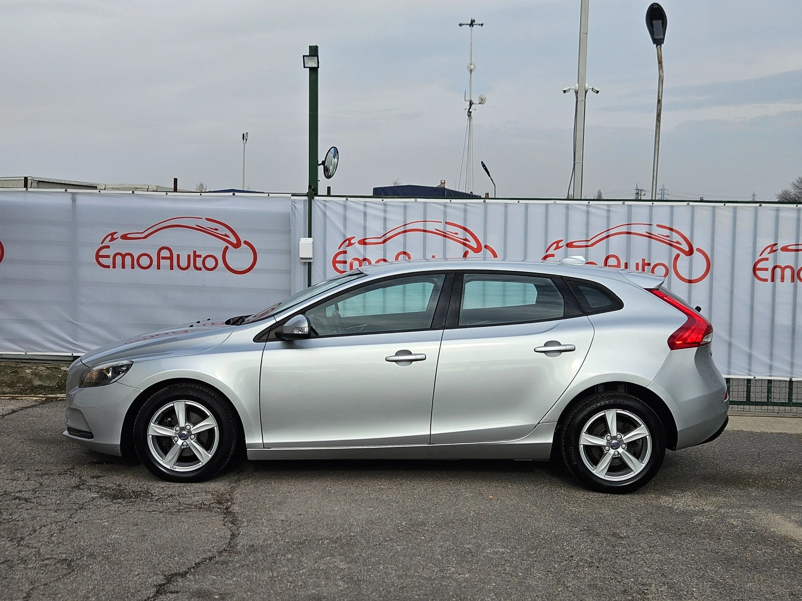 Volvo V40 1.6D/D2/114k.c/6ск/LED/ACC/БЛУТУТ/EURO 5B/ТОП - изображение 6