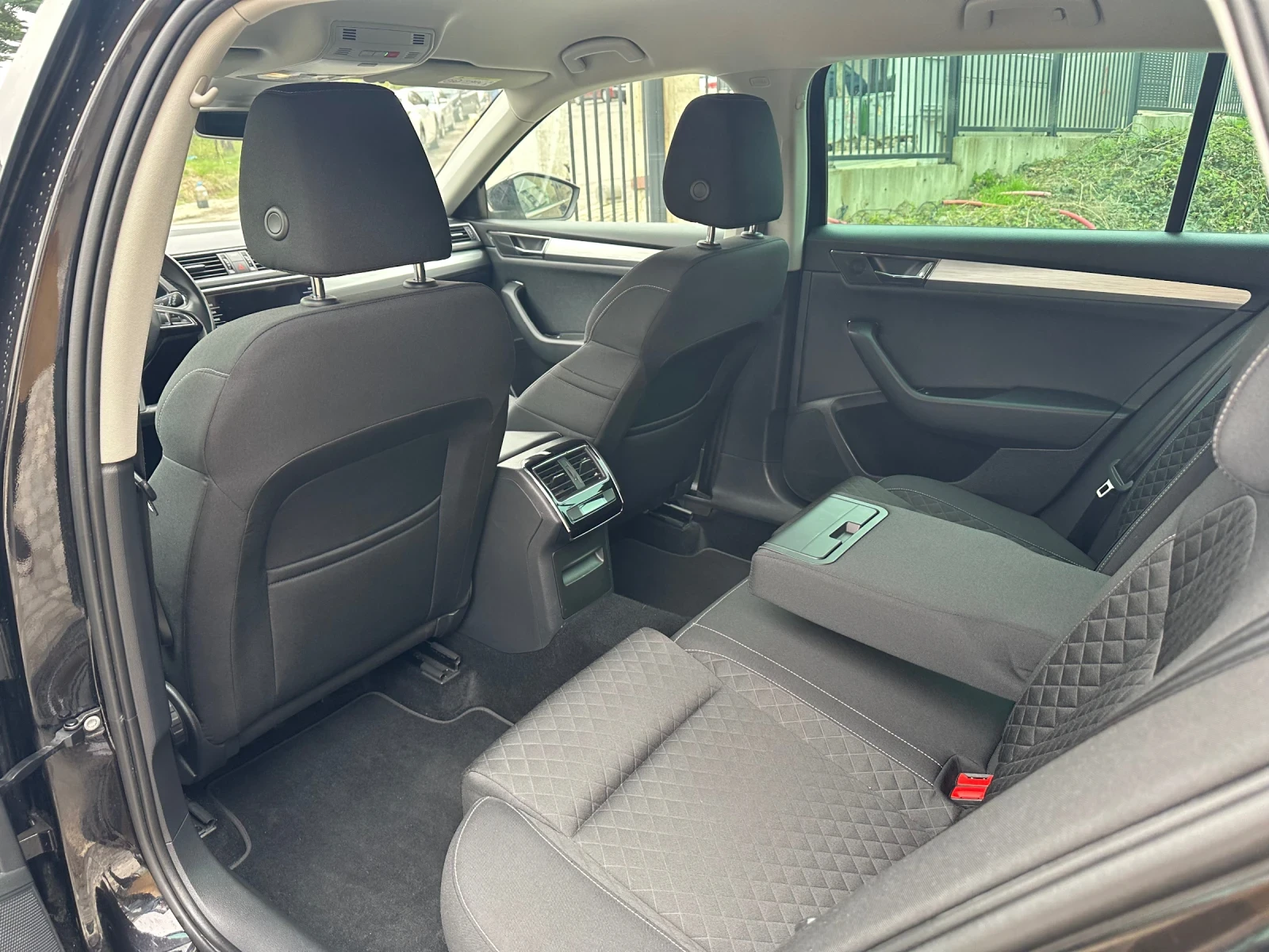 Skoda Superb 2.0TDI_DSG_FaceLift_Distronik - изображение 9