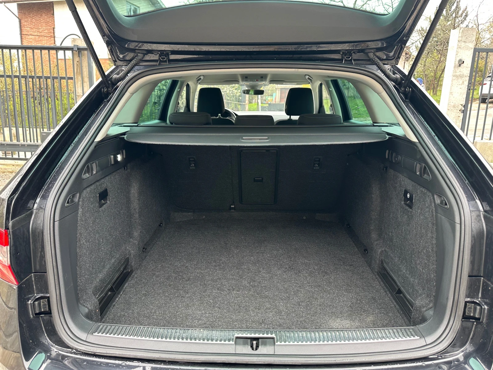 Skoda Superb 2.0TDI_DSG_FaceLift_Distronik - изображение 10