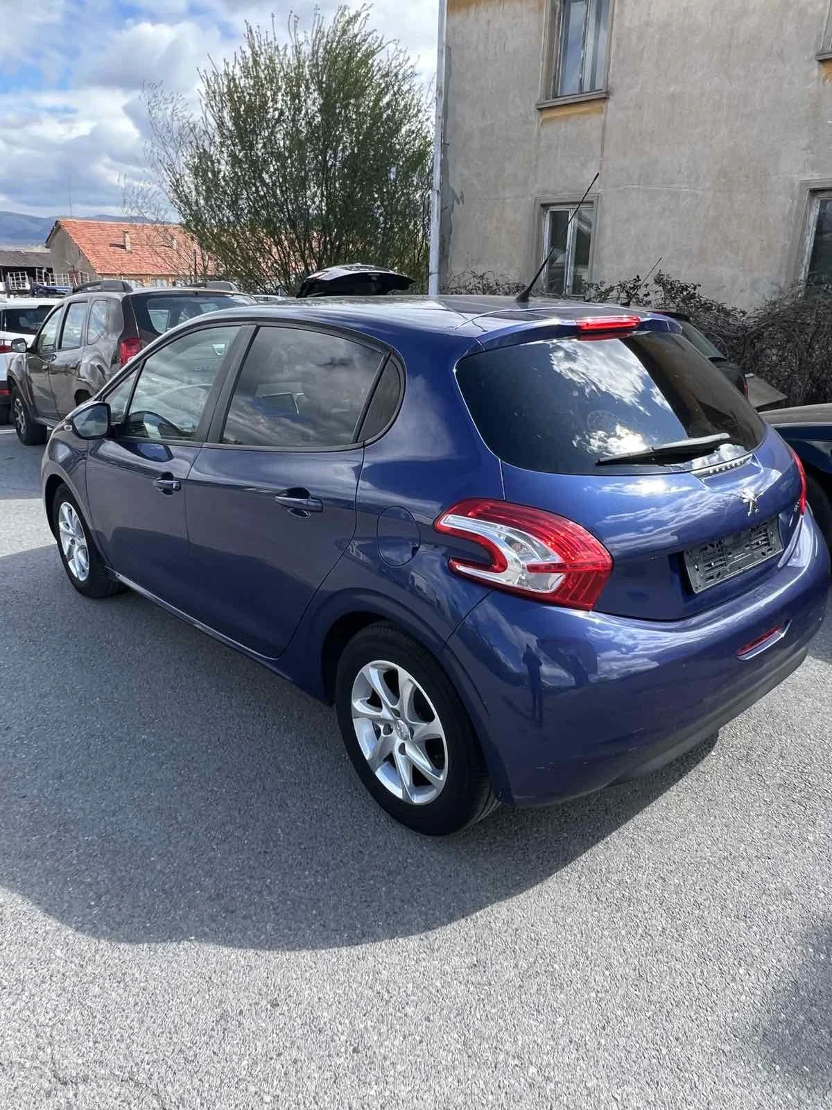 Peugeot 208 208 - изображение 2