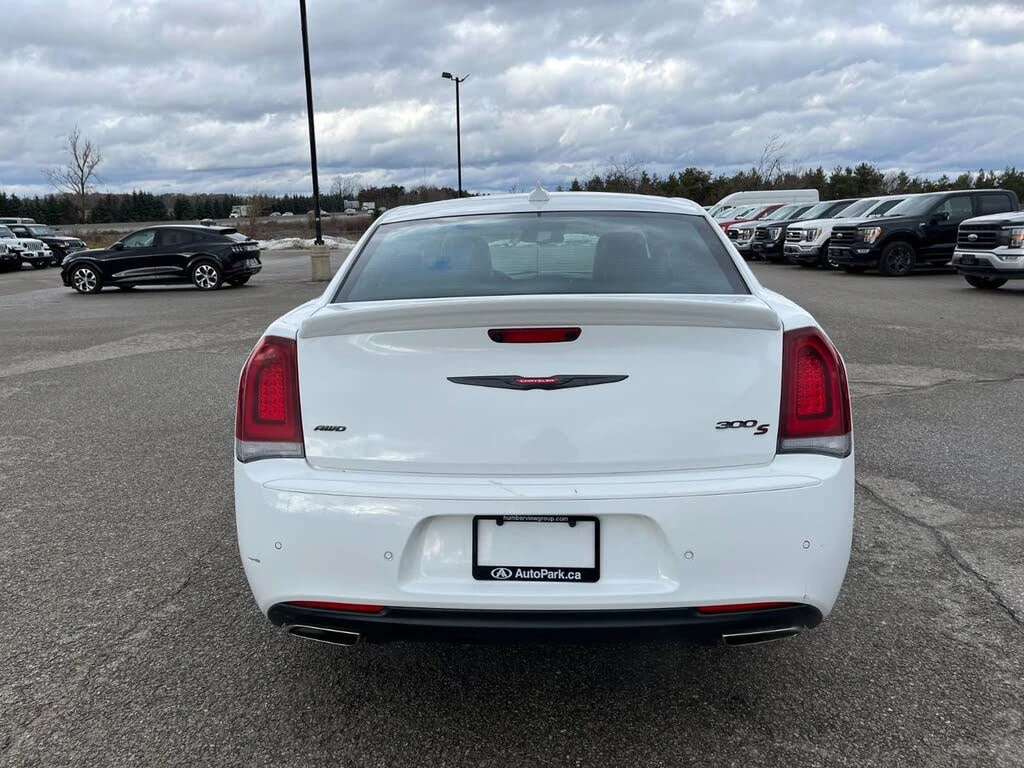 Chrysler 300c * АВТО КРЕДИТ* ЦЕНА ДО БГ * СЕРВИЗНА ИСТОРИЯ *  - изображение 7