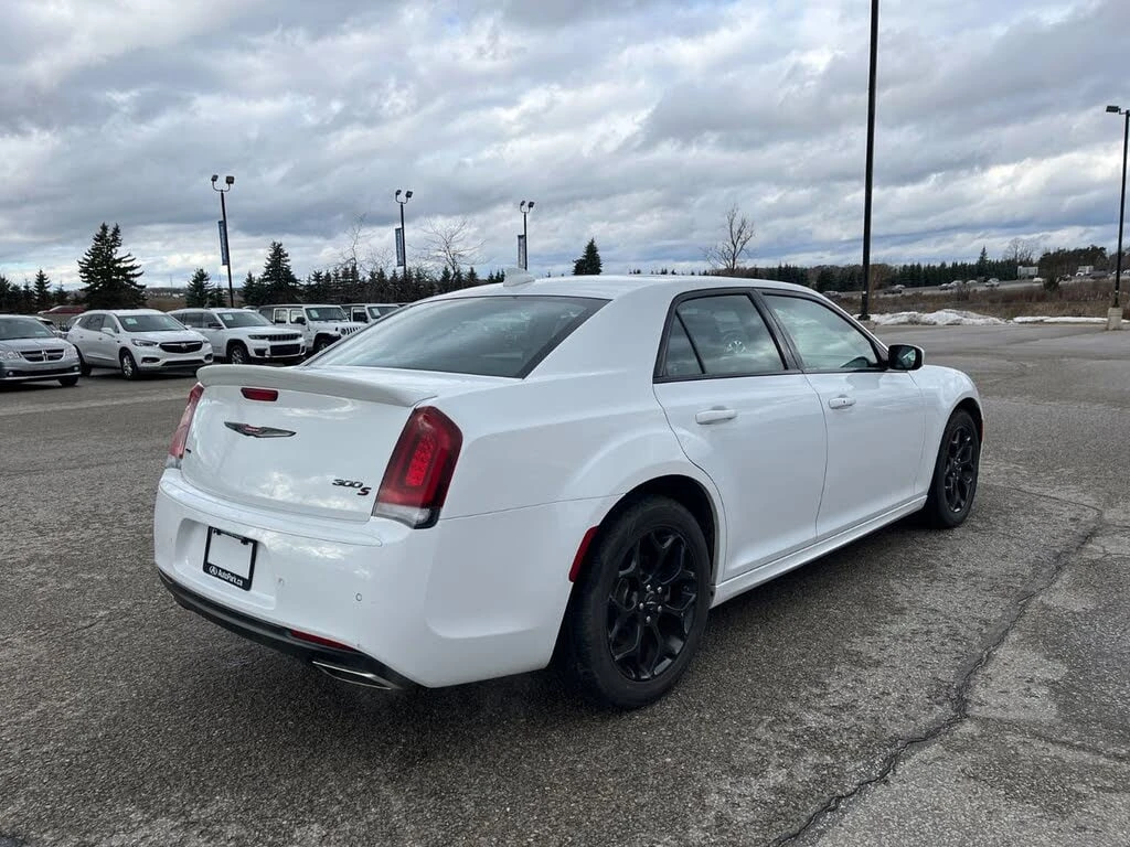 Chrysler 300c * АВТО КРЕДИТ* ЦЕНА ДО БГ * СЕРВИЗНА ИСТОРИЯ *  - изображение 6