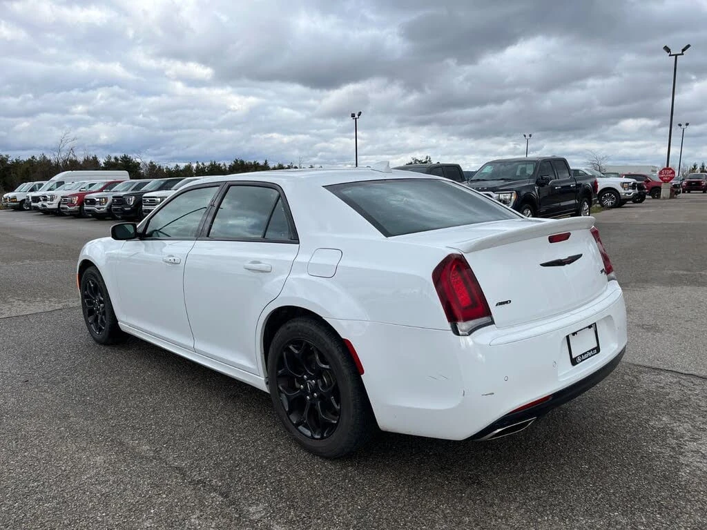 Chrysler 300c * АВТО КРЕДИТ* ЦЕНА ДО БГ * СЕРВИЗНА ИСТОРИЯ *  - изображение 8