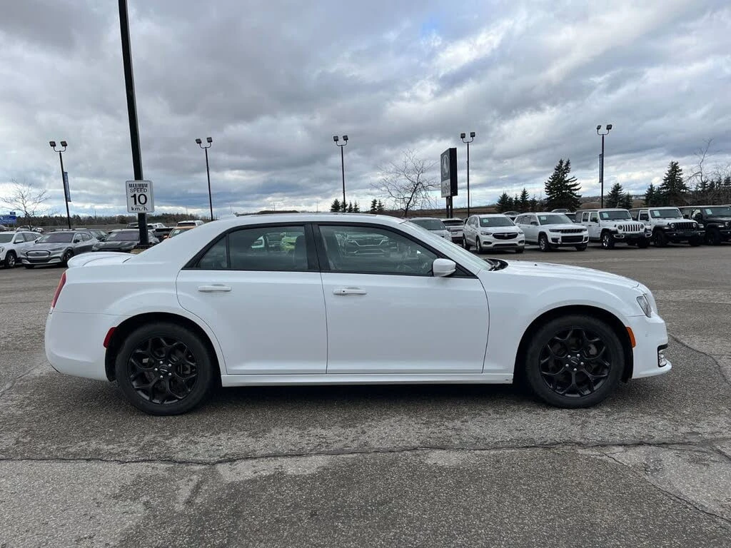 Chrysler 300c * АВТО КРЕДИТ* ЦЕНА ДО БГ * СЕРВИЗНА ИСТОРИЯ *  - изображение 4