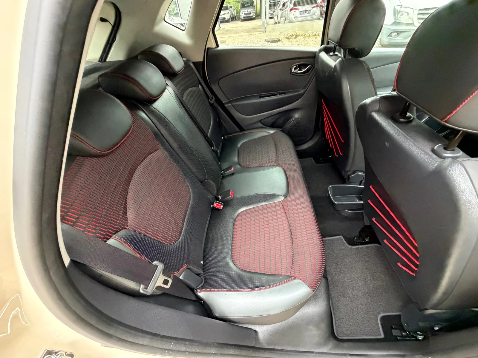 Renault Captur 1.5DCI* AVTOMAT* NAVI* LED, снимка 9 - Автомобили и джипове - 56045571
