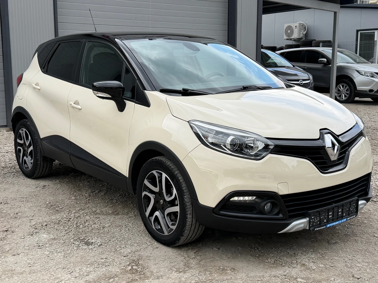 Renault Captur 1.5DCI* AVTOMAT* NAVI* LED, снимка 3 - Автомобили и джипове - 56045571