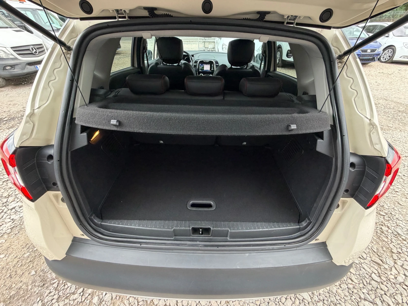 Renault Captur 1.5DCI* AVTOMAT* NAVI* LED, снимка 7 - Автомобили и джипове - 56045571