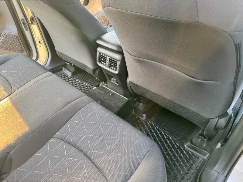 Toyota Rav4 AWD 2.5 Бензин 4x4 8 Speed Регистрация КАСКО, снимка 17 - Автомобили и джипове - 52544319