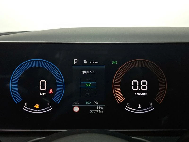 Hyundai Tucson Hyundai Tucson DIGITAL* DISTRONIC* ДВА КЛЮЧА* КАМЕ, снимка 8 - Автомобили и джипове - 55595787