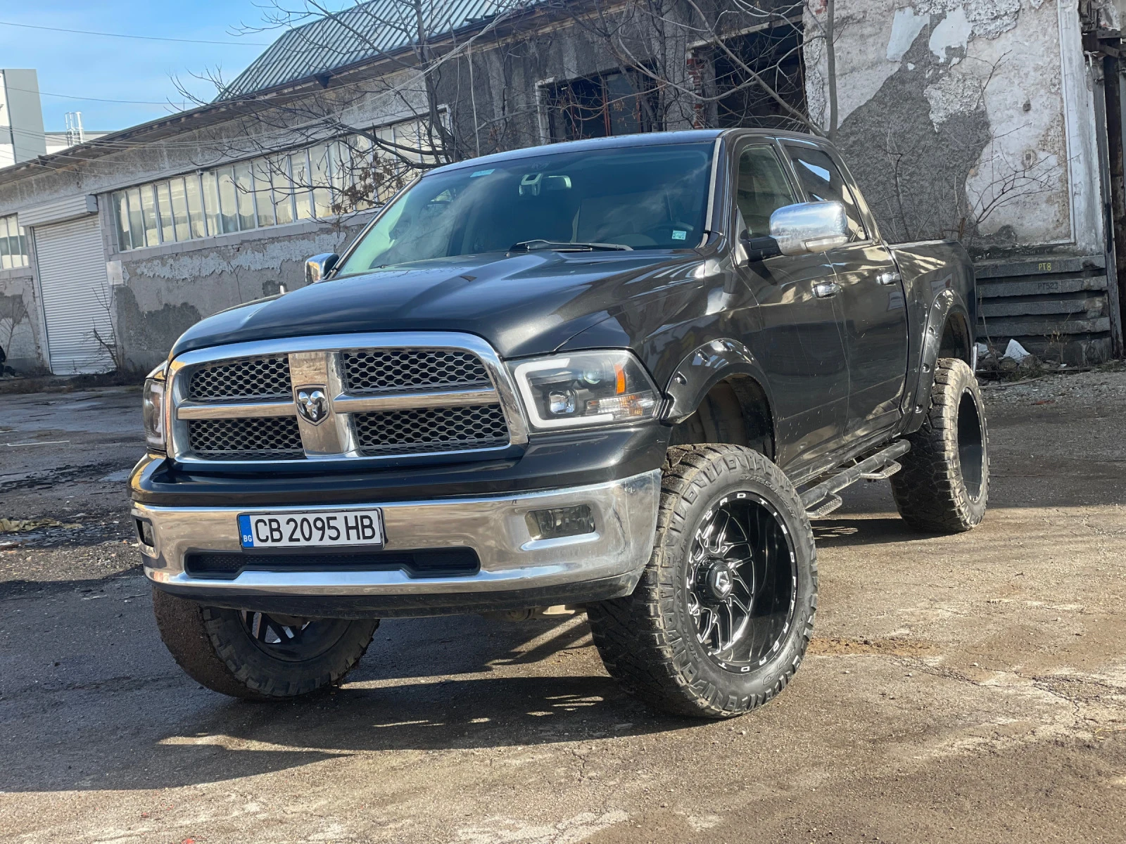 Dodge RAM 1500 5.7 Laramie - изображение 3