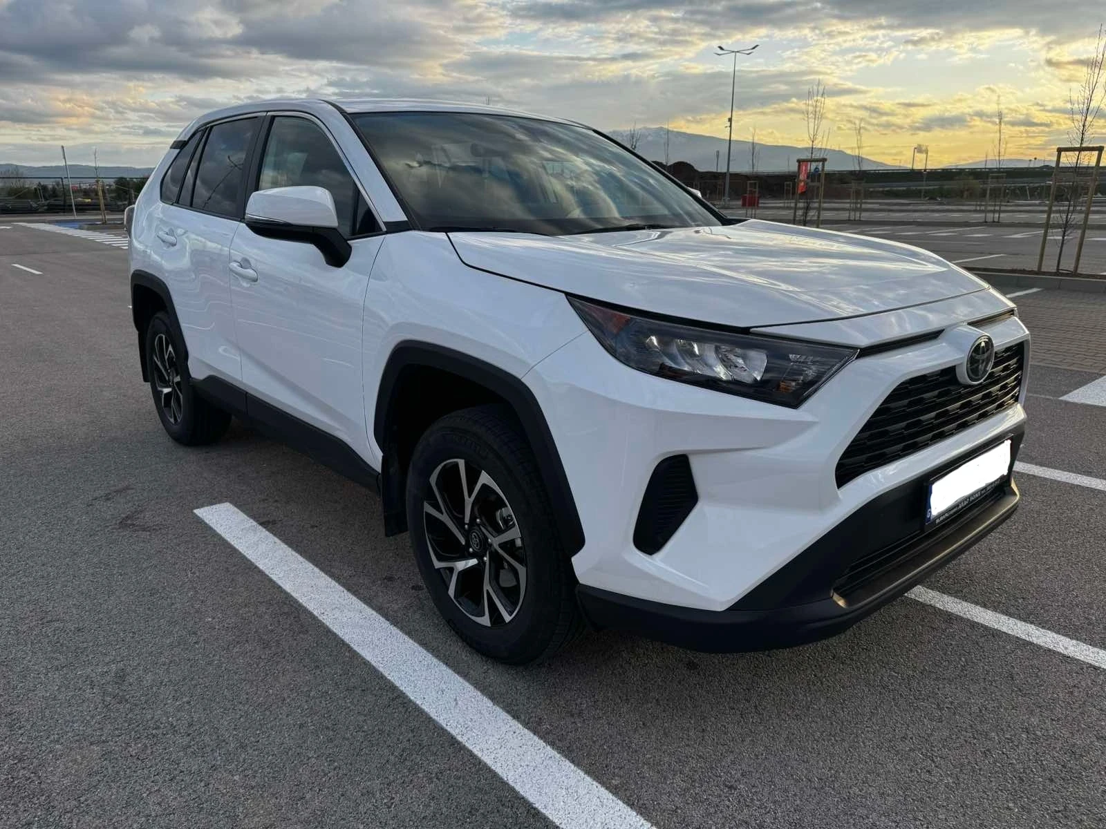 Toyota Rav4 AWD 2.5 Бензин 4x4 8 Speed Регистрация КАСКО - изображение 2