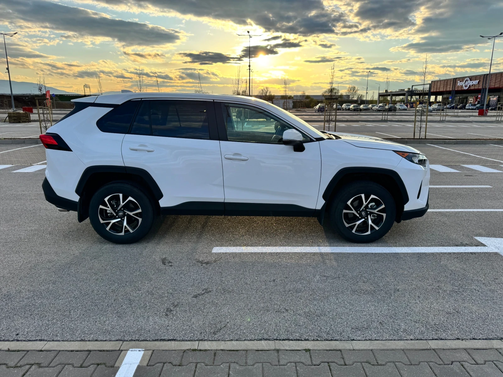 Toyota Rav4 2.5L L4 DOHC 16V AWD 8 Speed Automatic - изображение 3