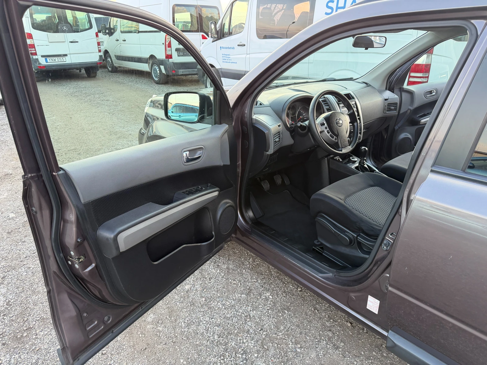 Nissan X-trail 2.0 , снимка 9 - Автомобили и джипове - 53991437