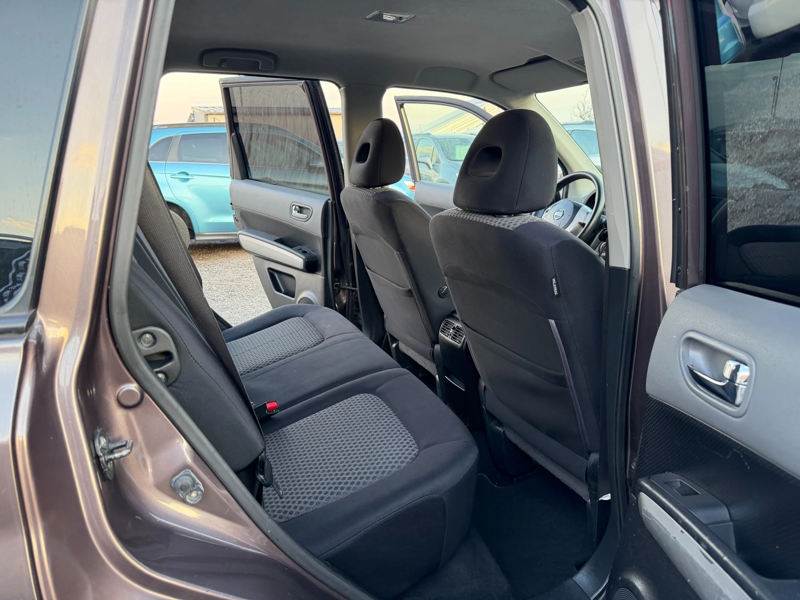 Nissan X-trail 2.0 , снимка 13 - Автомобили и джипове - 53991437