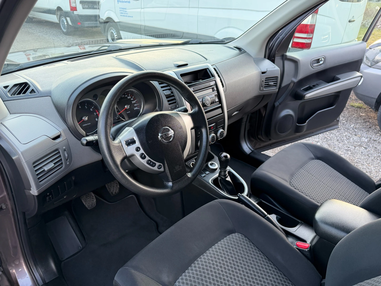 Nissan X-trail 2.0 , снимка 10 - Автомобили и джипове - 53991437