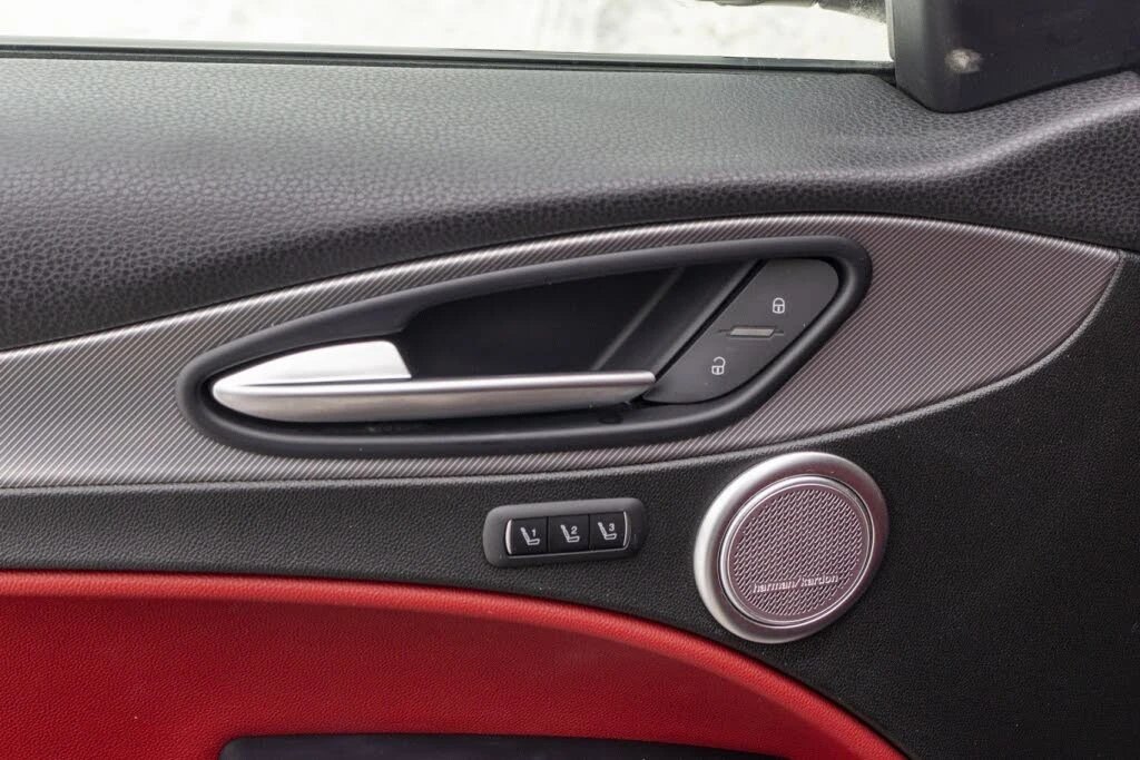 Alfa Romeo Stelvio Ti Sport AWD* HARMAN KARDON* PANORAMA* MEMORY* , снимка 9 - Автомобили и джипове - 54000776