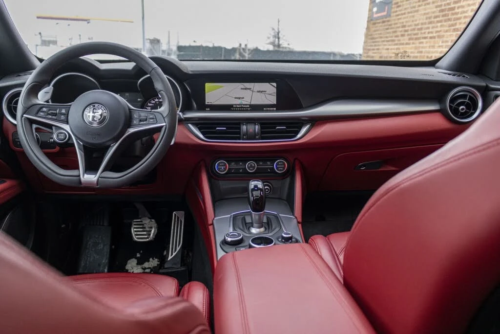 Alfa Romeo Stelvio Ti Sport AWD* HARMAN KARDON* PANORAMA* MEMORY* , снимка 10 - Автомобили и джипове - 54000776