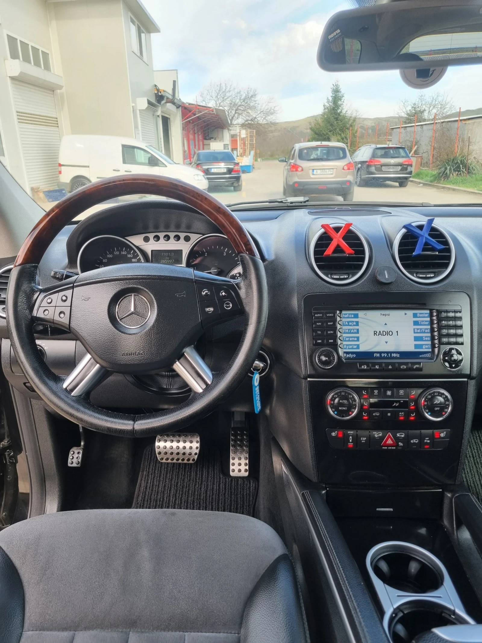 Mercedes-Benz ML 320 Ml320 224коня Harman Kardon 4 matic теглич, снимка 12 - Автомобили и джипове - 54126151