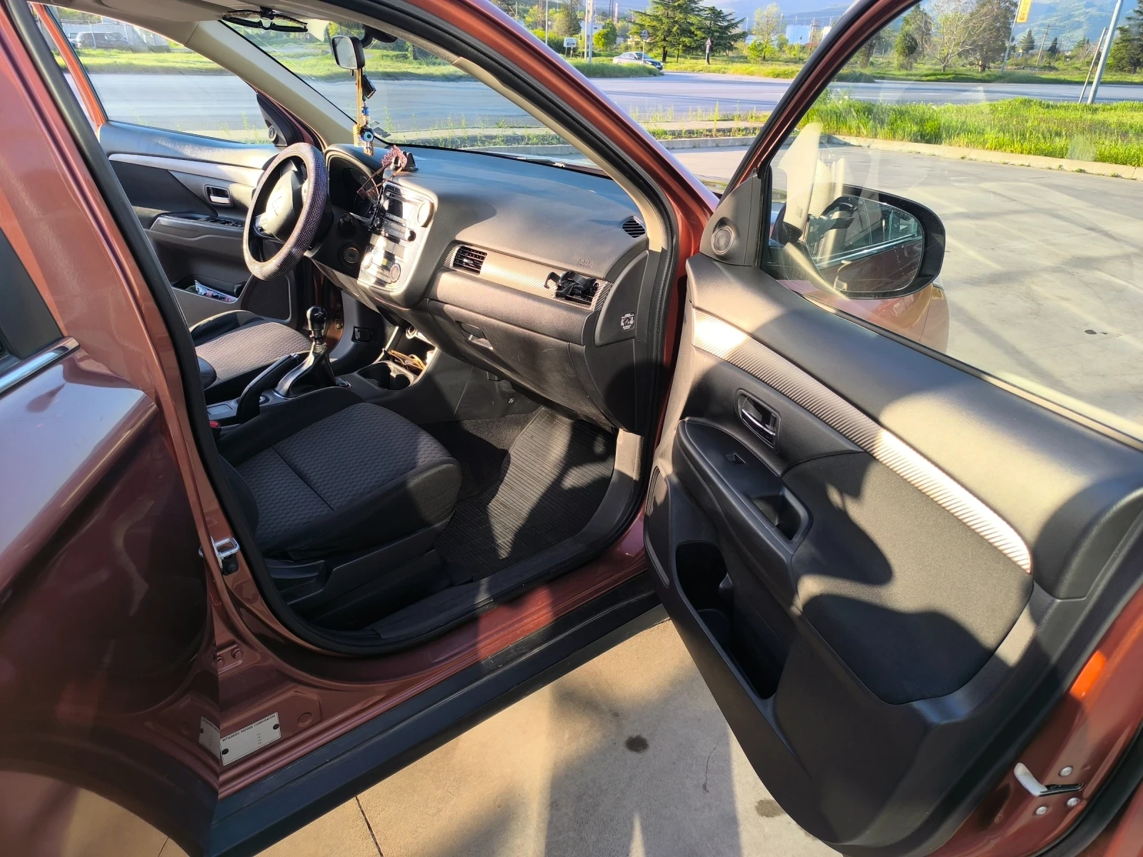 Mitsubishi Outlander, снимка 5 - Автомобили и джипове - 54295416