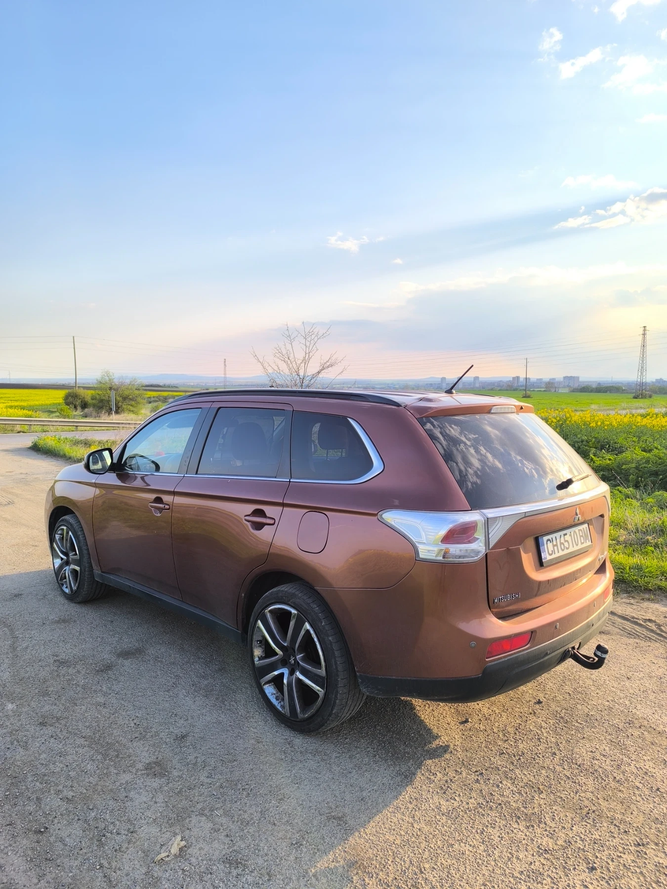 Mitsubishi Outlander, снимка 3 - Автомобили и джипове - 54295416