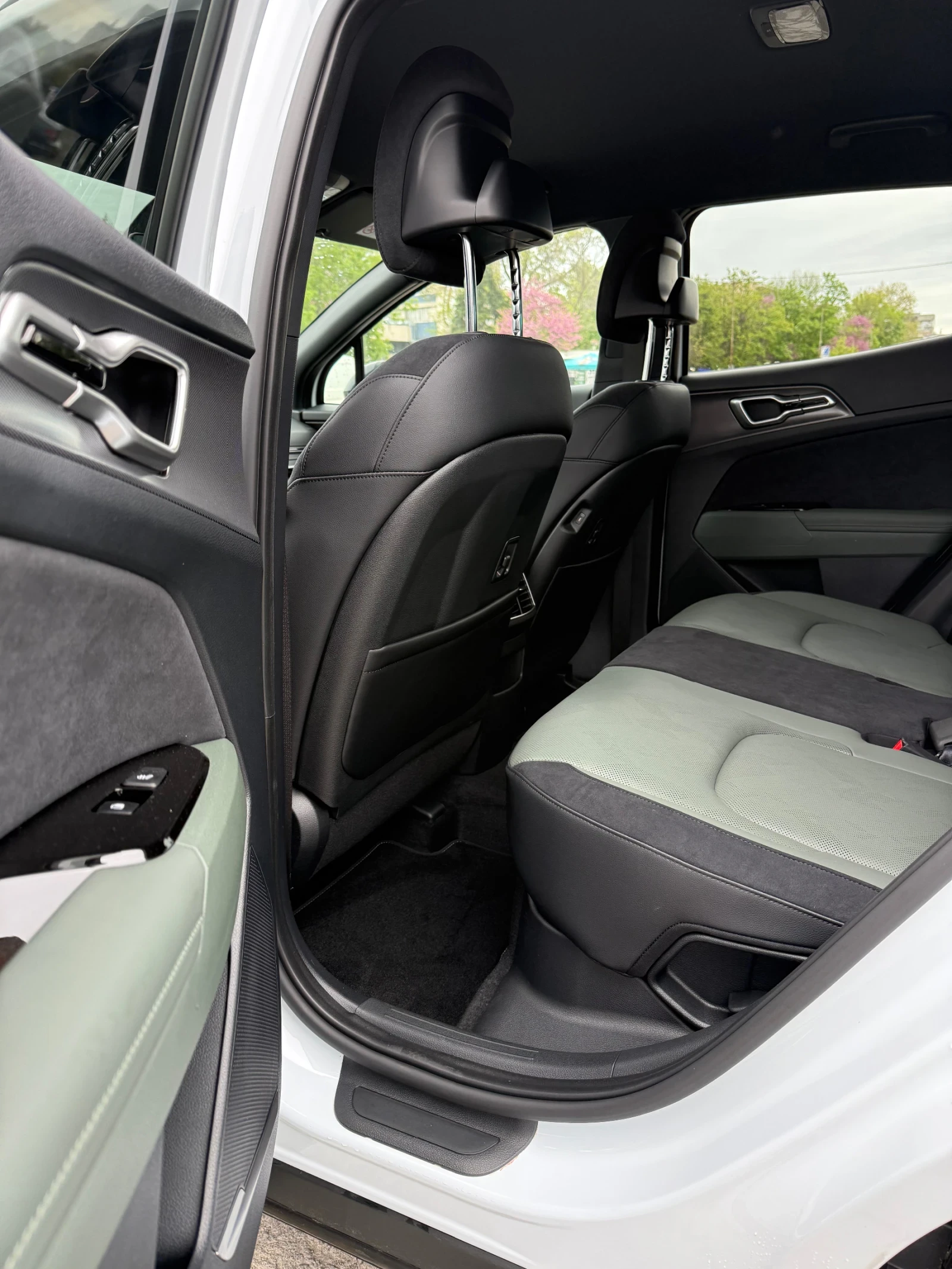 Kia Sportage 1.6 HEV 230 hp, снимка 13 - Автомобили и джипове - 54367306