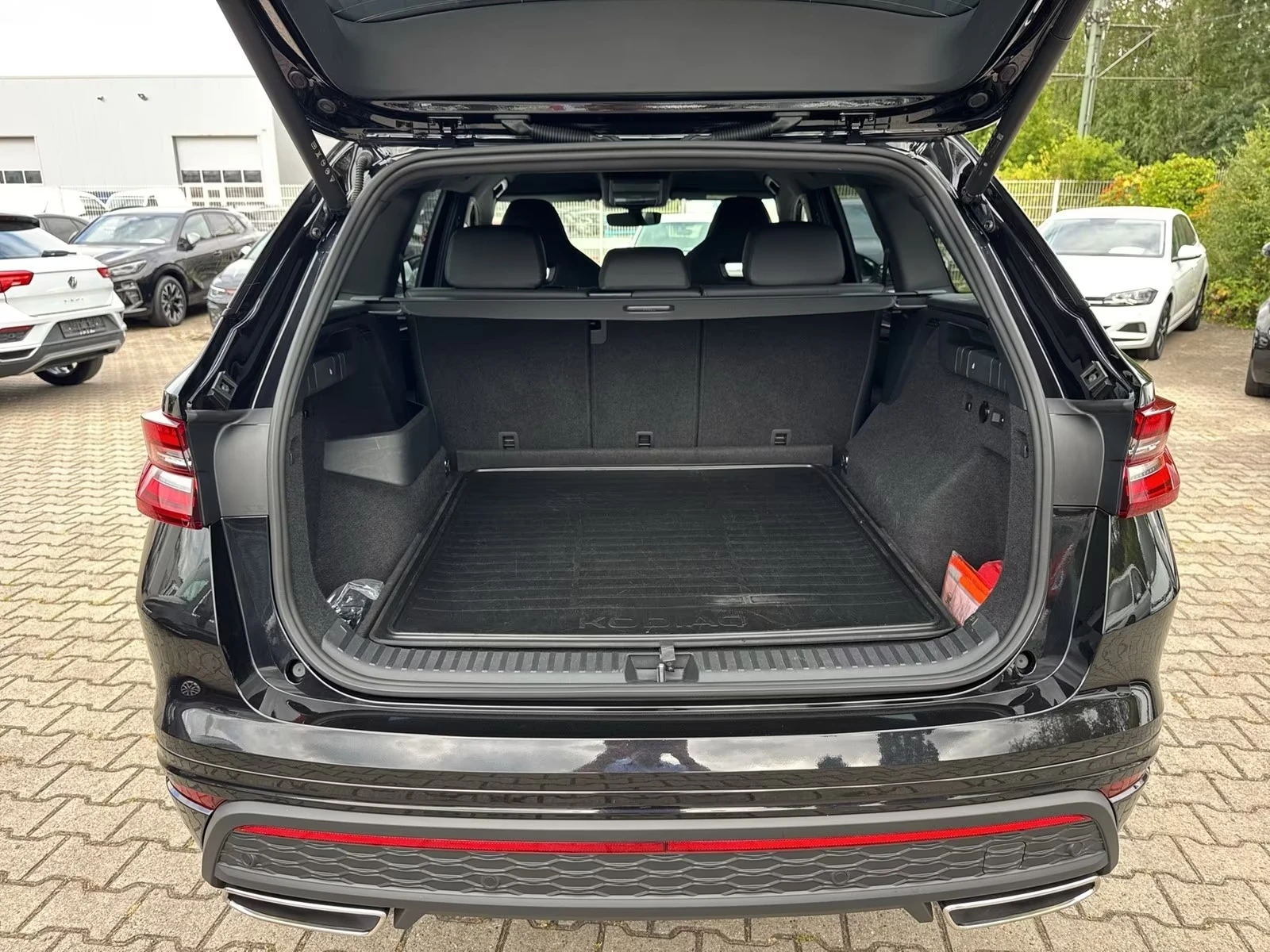 Skoda Kodiaq RS 2.0 TSI 4x4 360-CAM HEAD-UP MATRIX-LED , снимка 12 - Автомобили и джипове - 55607086