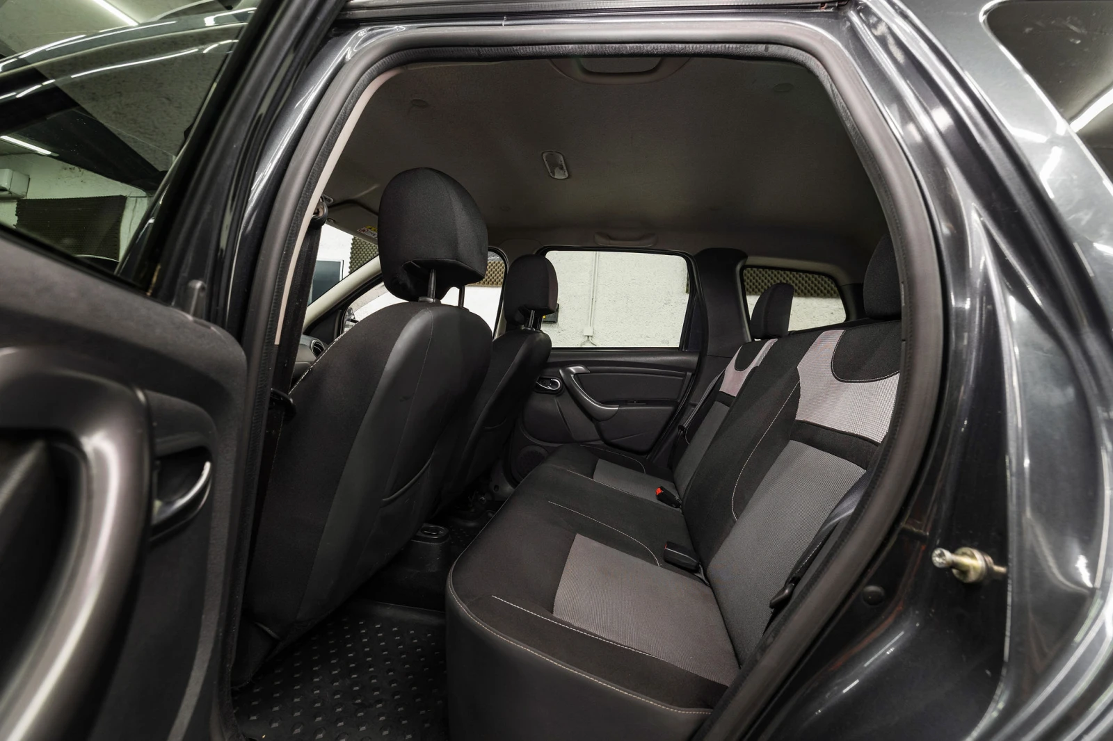 Dacia Duster 1.5 dCi 4X4, снимка 12 - Автомобили и джипове - 55623537