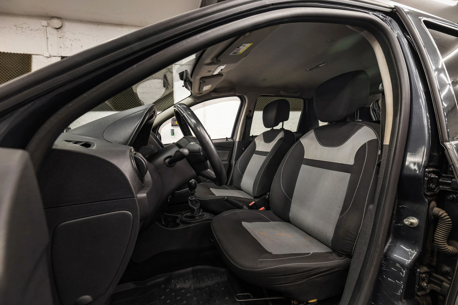 Dacia Duster 1.5 dCi 4X4, снимка 8 - Автомобили и джипове - 55623537