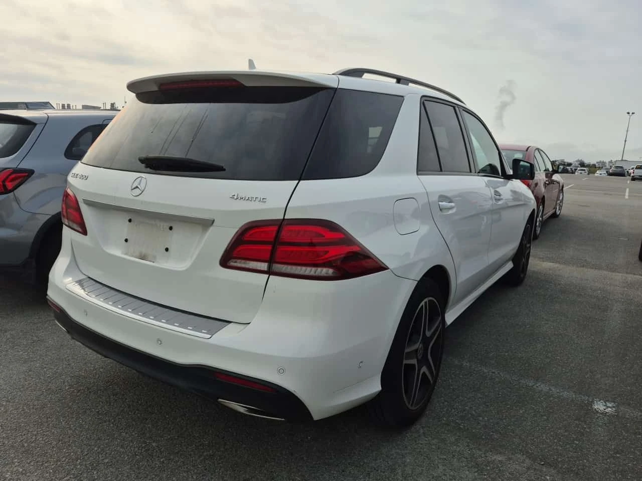 Mercedes-Benz GLE 400 АМГ Пакет/CARFAX/Панорама/Подгрев/Памет, снимка 3 - Автомобили и джипове - 55711816