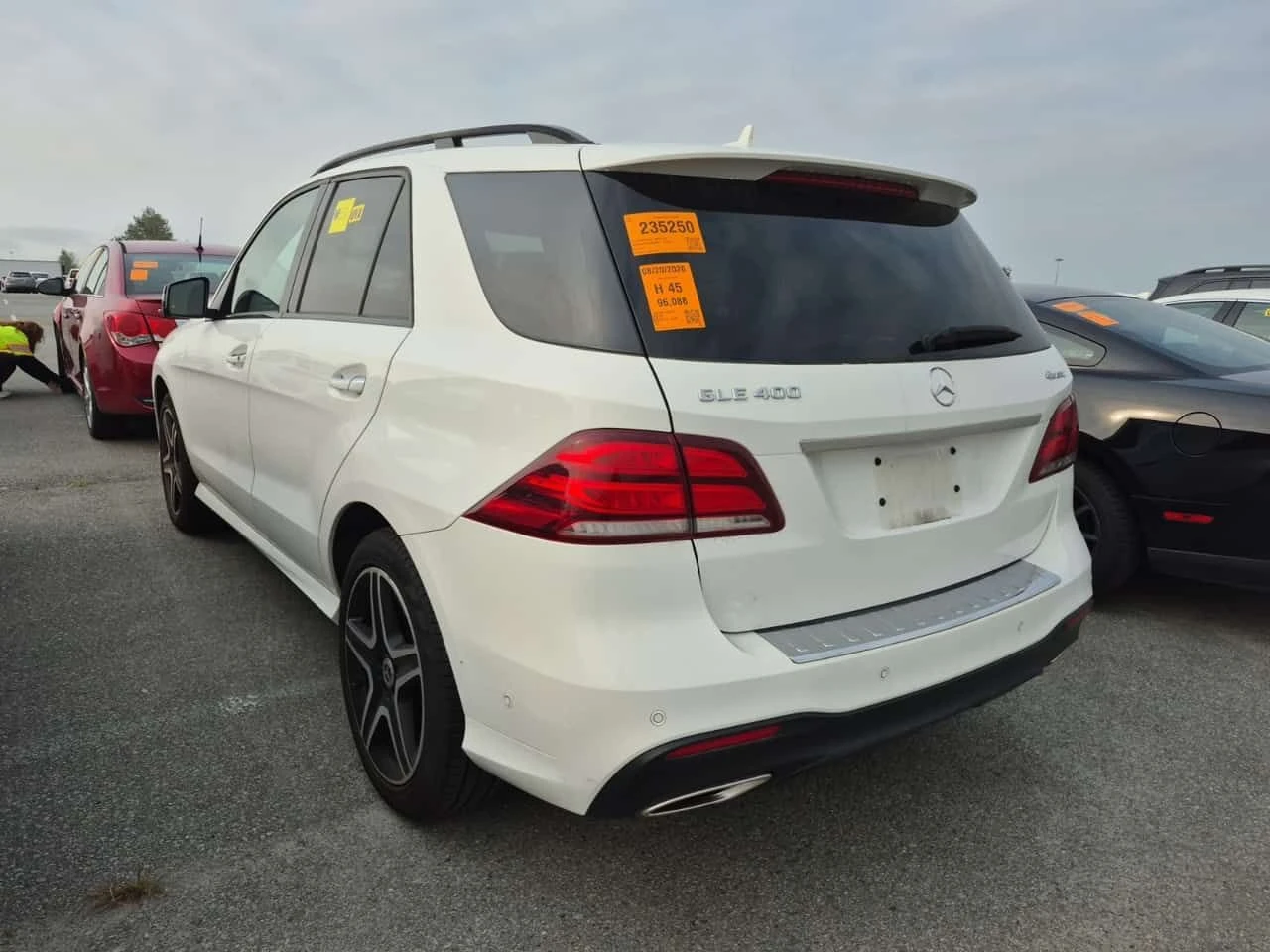 Mercedes-Benz GLE 400 АМГ Пакет/CARFAX/Панорама/Подгрев/Памет, снимка 4 - Автомобили и джипове - 55711816