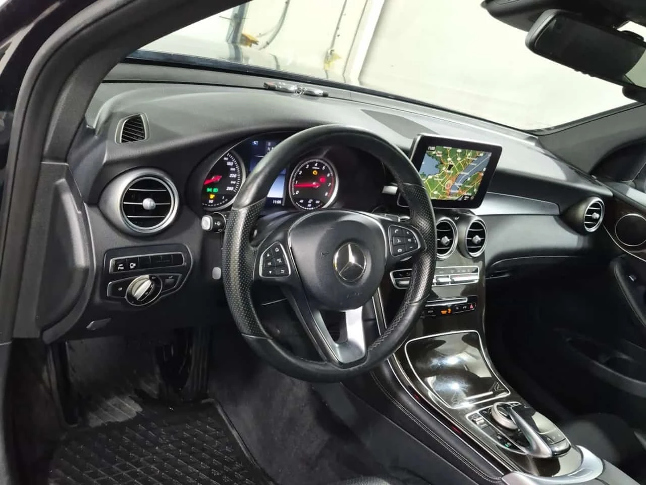 Mercedes-Benz GLC 300 PANO| 360CAM| ПАМЕТ| 2 КЛЮЧА| , снимка 10 - Автомобили и джипове - 56198435
