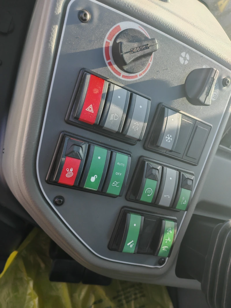 Телескопичен товарач Claas Scorpion 7055 лизинг с първоначална вноска 3, 8%, снимка 17 - Селскостопанска техника - 53039528