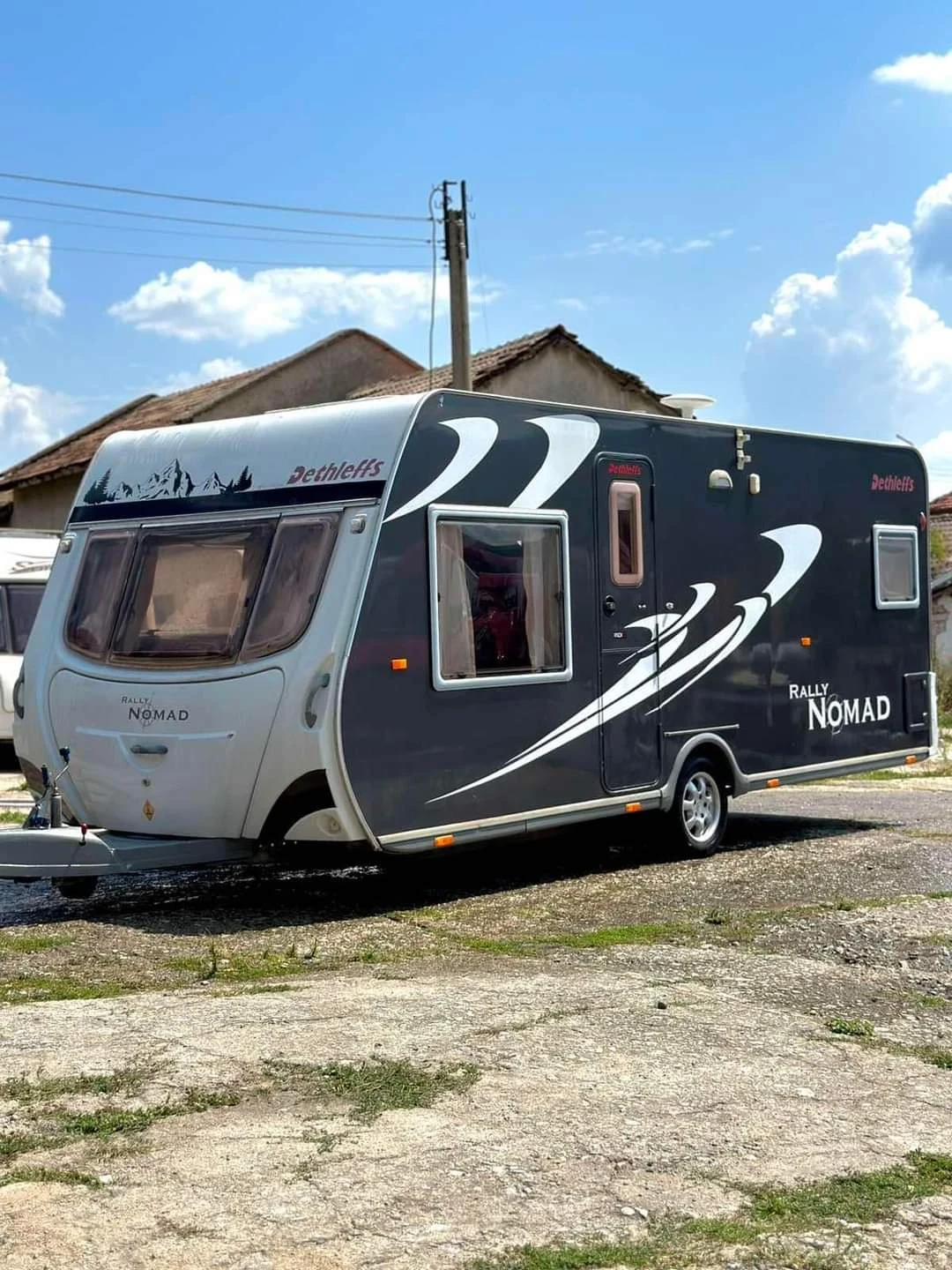 Каравана Dethleffs Nomad 570, снимка 5 - Каравани и кемпери - 53709183