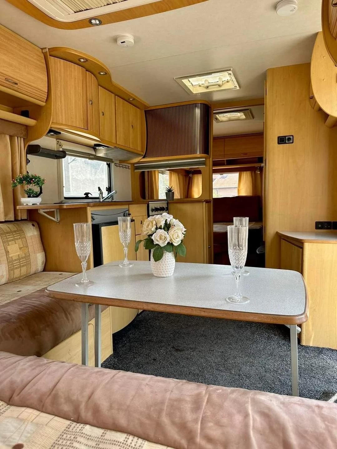 Каравана Dethleffs Nomad 570, снимка 7 - Каравани и кемпери - 53709183