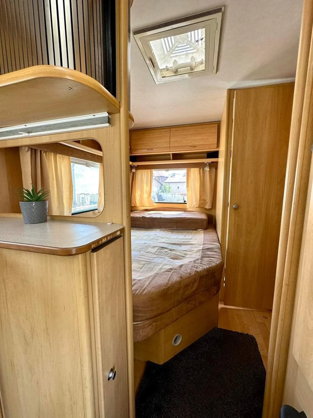 Каравана Dethleffs Nomad 570, снимка 13 - Каравани и кемпери - 53709183