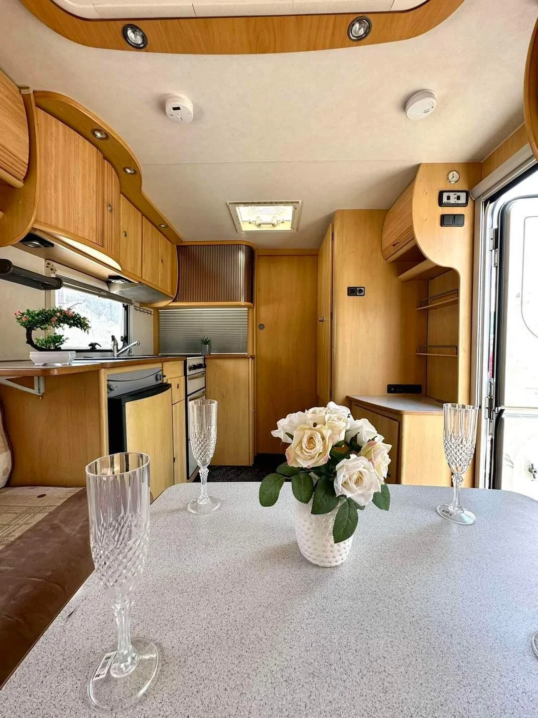 Каравана Dethleffs Nomad 570, снимка 10 - Каравани и кемпери - 53709183