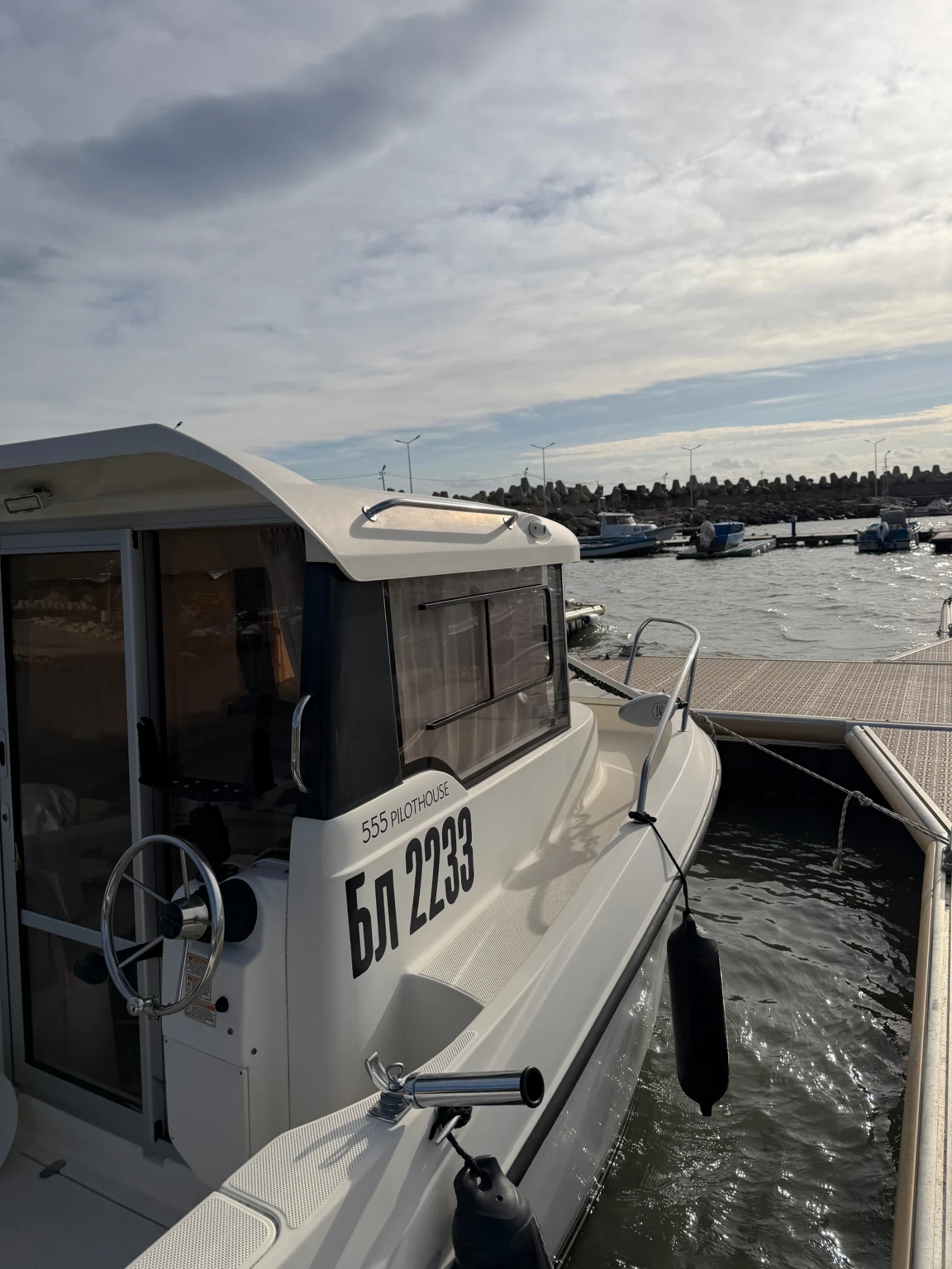 Лодка Quicksilver Pilot House 555 - изображение 6