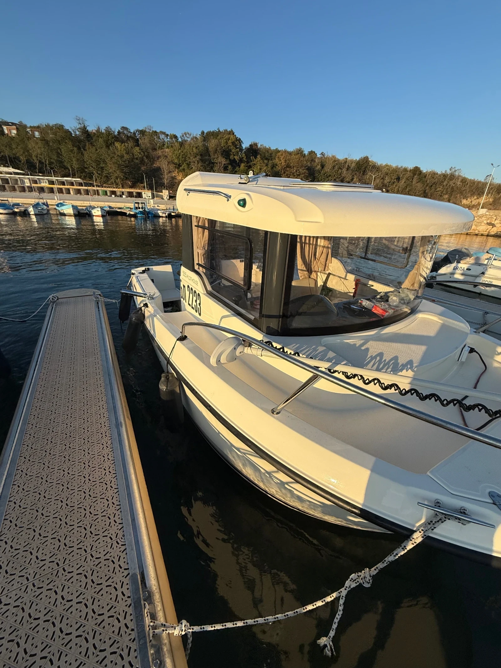 Лодка Quicksilver Pilot House 555 - изображение 2