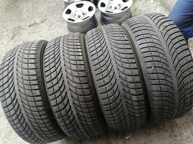 Гуми Зимни 235/55R19, снимка 2 - Гуми и джанти - 31188478