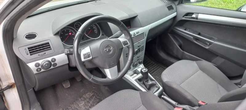 Opel Astra 1.9d CDTI, снимка 8 - Автомобили и джипове - 42531506